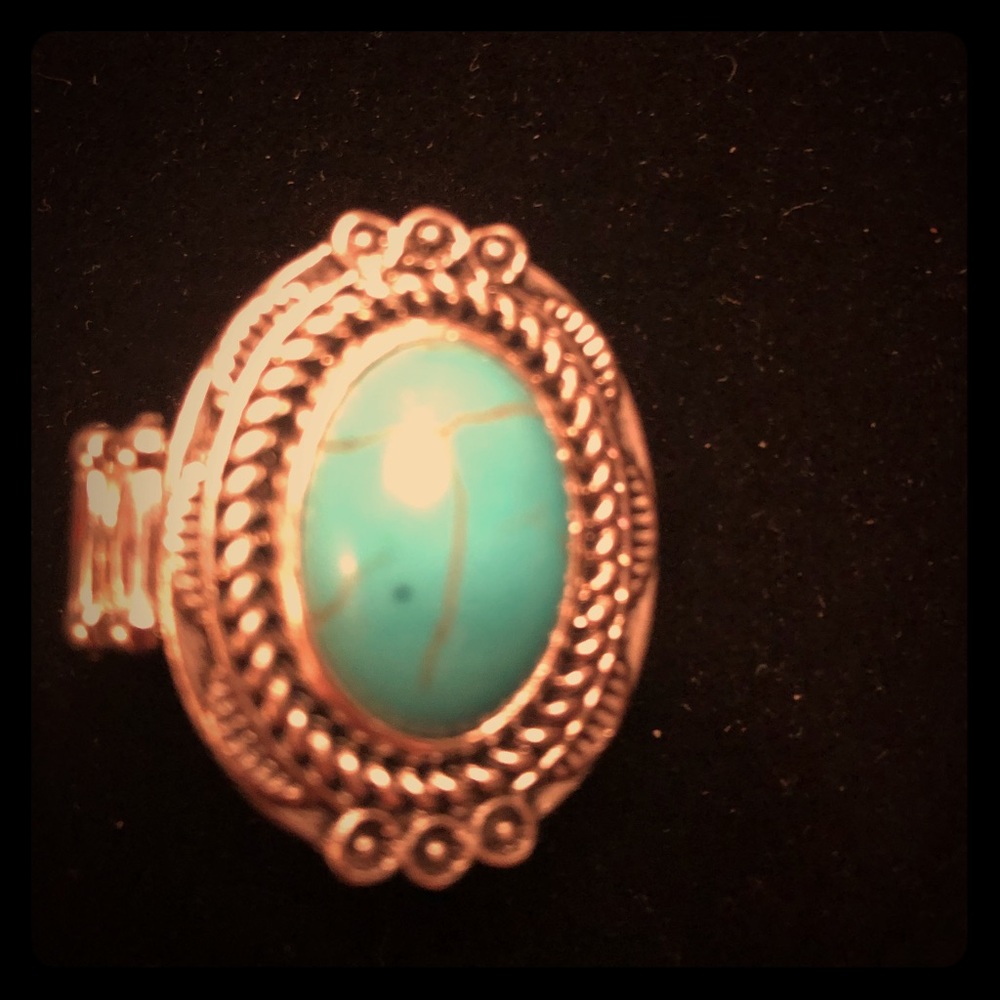 Women’s ring. Beautiful turquoise.